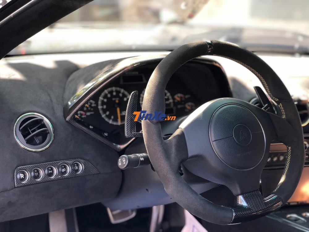 Khoang lái xe Lamborghini Murcielago SV Khoang lái xe Lamborghini Murcielago SV