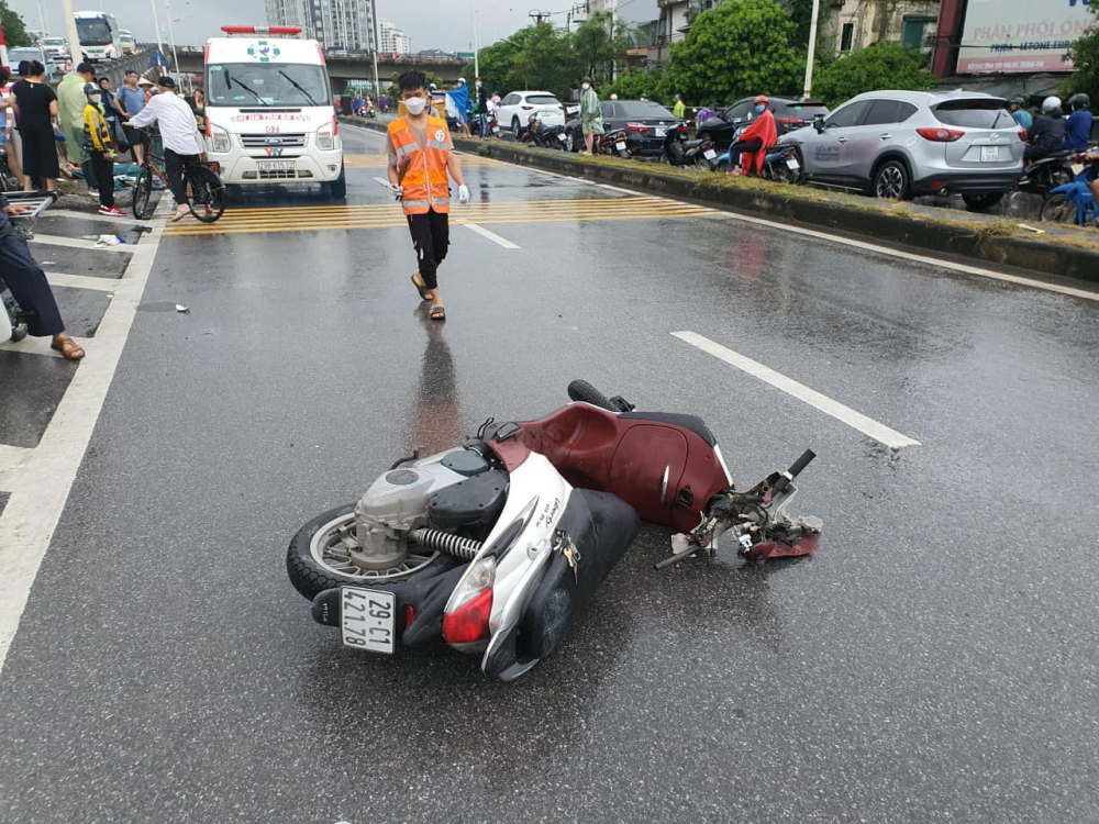 Xe m&aacute;y của nạn nh&acirc;n bị hư hỏng nặng