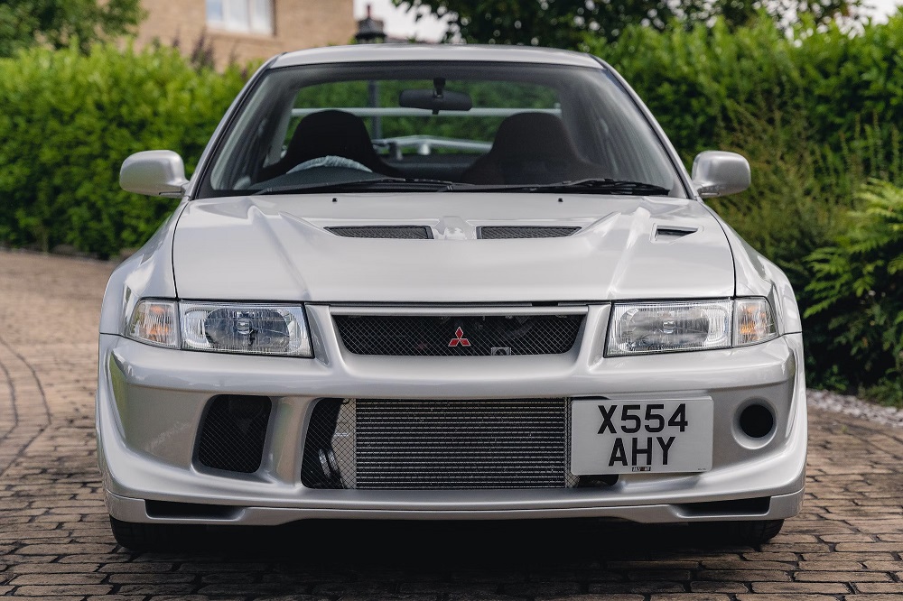 Mitsubishi Lancer Evolution VI Tommy Makinen Edition ở trong tình trạng nguyên vẹn và thậm chí khá mới Mitsubishi Lancer Evolution VI Tommy Makinen Edition ở trong tình trạng nguyên vẹn và thậm chí khá mới