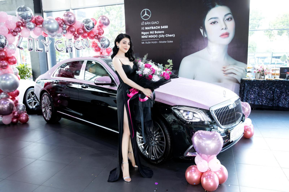 Lily Chen cùng xe siêu sang Mercedes-Maybach S450 có giá hơn 7,4 tỷ đồng Lily Chen cùng xe siêu sang Mercedes-Maybach S450 có giá hơn 7,4 tỷ đồng