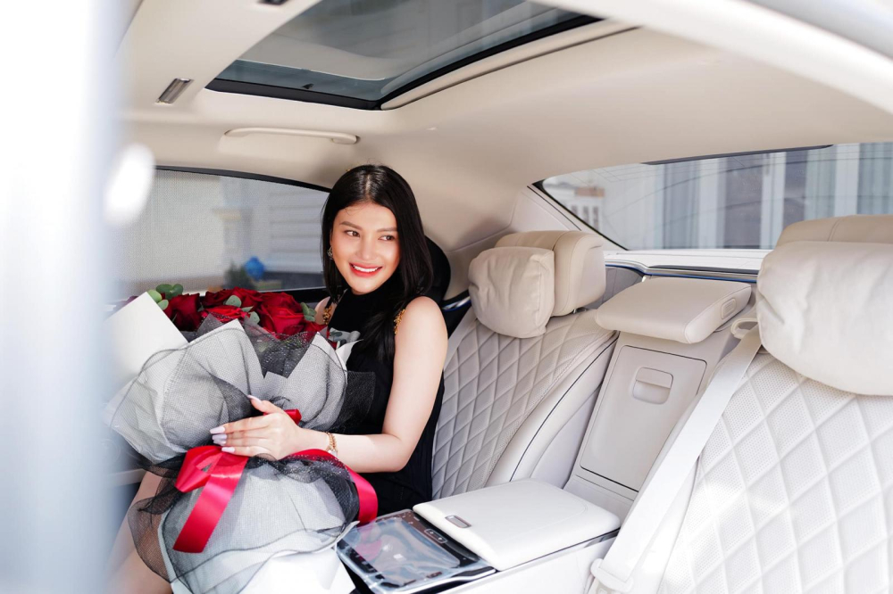 Ngọc nữ bolero Lily Chen mới đây lại gây choáng khi tậu xe sang Mercedes-Benz S450 2022