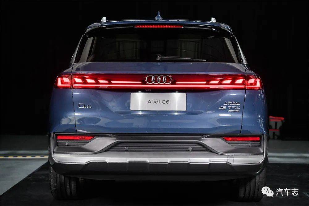 Audi Q6 nh&igrave;n từ ph&iacute;a sau