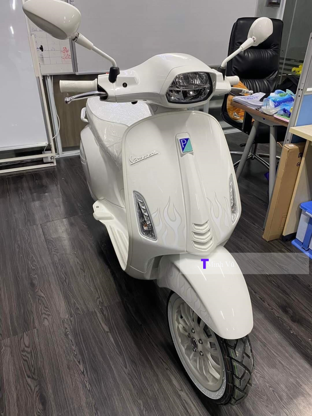 Dân buôn gom hàng, đẩy giá Dân buôn gom hàng, đẩy giá bạch mã Vespa Sprint Justin Bieber lên đến 190 triệu đồng