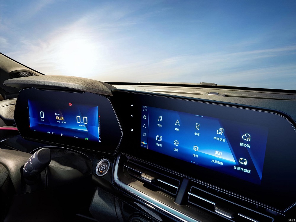2 màn hình của Chevrolet Seeker 2023