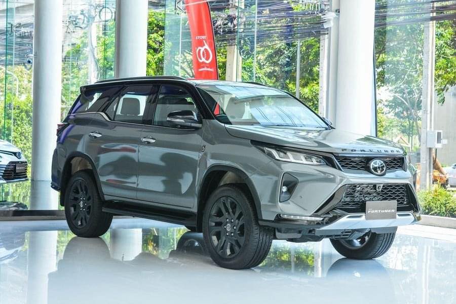 Chiêm ngưỡng thiết kế của Toyota Fortuner phiên bản màu xám xi măng hàng hiếm Chiêm ngưỡng thiết kế của Toyota Fortuner phiên bản màu xám xi măng hàng hiếm