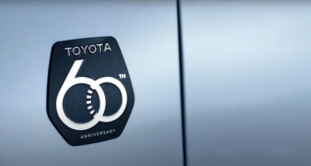 Logo 60th Anniversary của Toyota Fortuner Legender phiên bản đặc biệt Logo 60th Anniversary của Toyota Fortuner Legender phiên bản đặc biệt