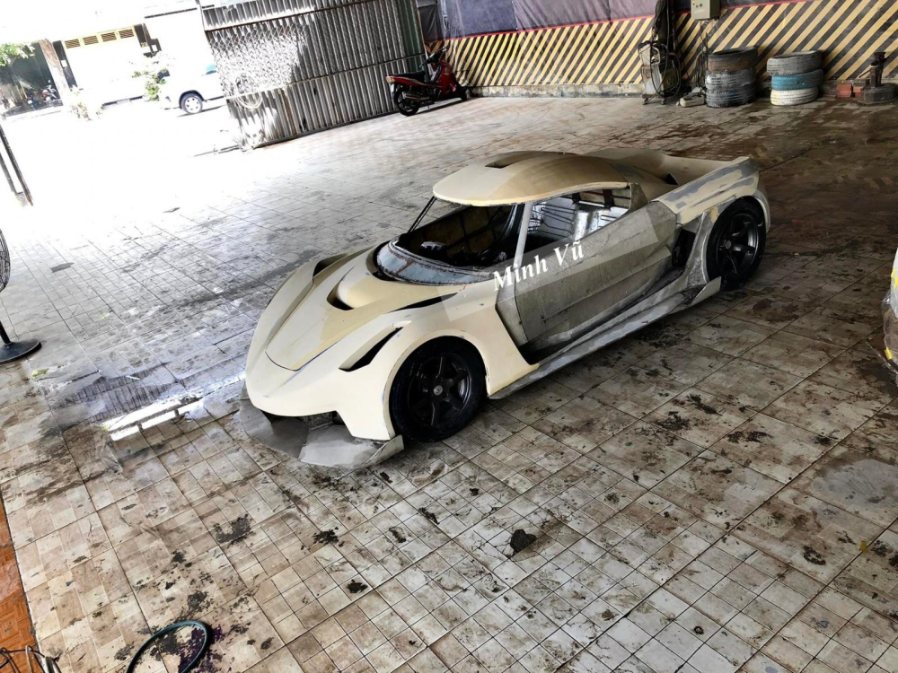 Chiếc xe Smart Roadster hiện đã được dựng lên dáng xe Koenigsegg Jesko Chiếc xe Smart Roadster hiện đã được dựng lên dáng xe Koenigsegg Jesko