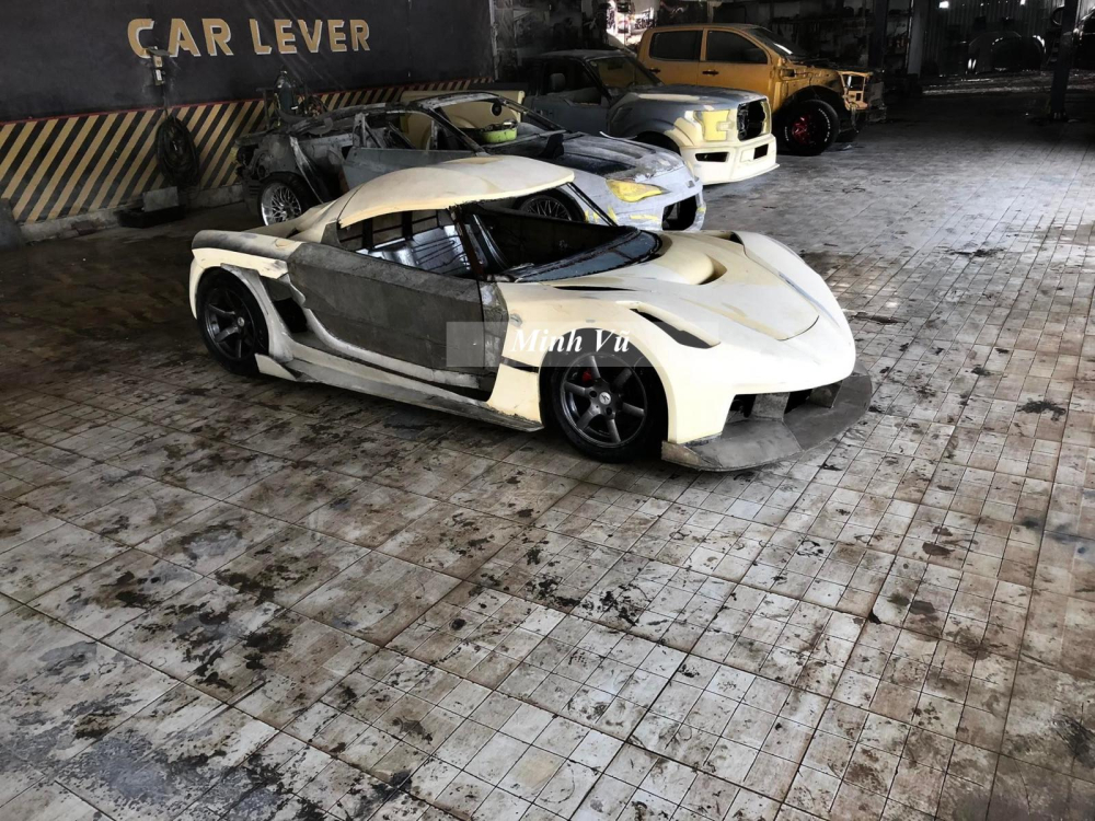 Quá trình độ chế thợ Việt phải điều chỉnh bản vẽ mô hình xe Koenigsegg Jesko nhiều lần cho khớp với khung gầm của xe Smart Roadster Quá trình độ chế thợ Việt phải điều chỉnh bản vẽ mô hình xe Koenigsegg Jesko nhiều lần cho khớp với khung gầm của xe Smart Roadster