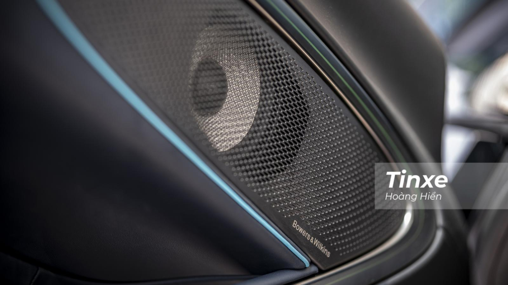 Ngo&agrave;i c&aacute;c kết nối Apple Car Play, Android Auto th&igrave; McLaren Artura c&ograve;n được trang bị d&agrave;n &acirc;m thanh cao cấp Bowers & Wilkins.