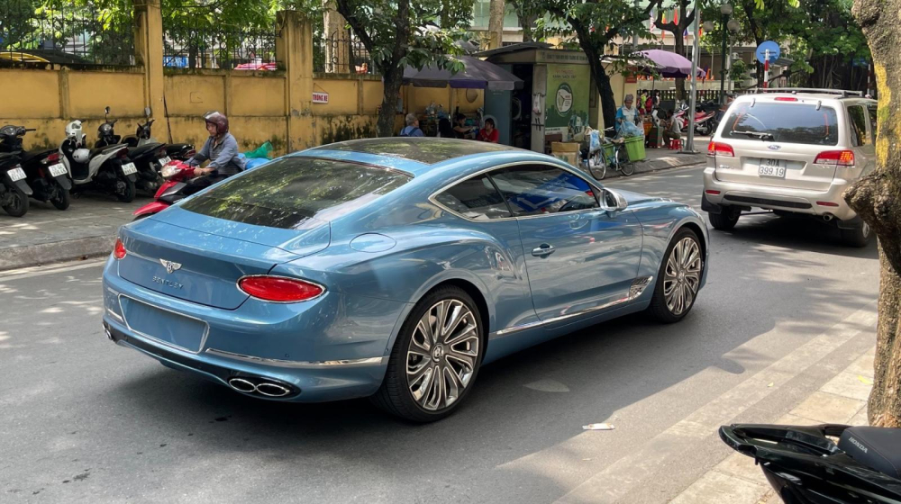 Bentley Continental GT V8 Mulliner có giá hơn 21 tỷ đồng lăn bánh tại Hà Nội Bentley Continental GT V8 Mulliner có giá hơn 21 tỷ đồng lăn bánh tại Hà Nội