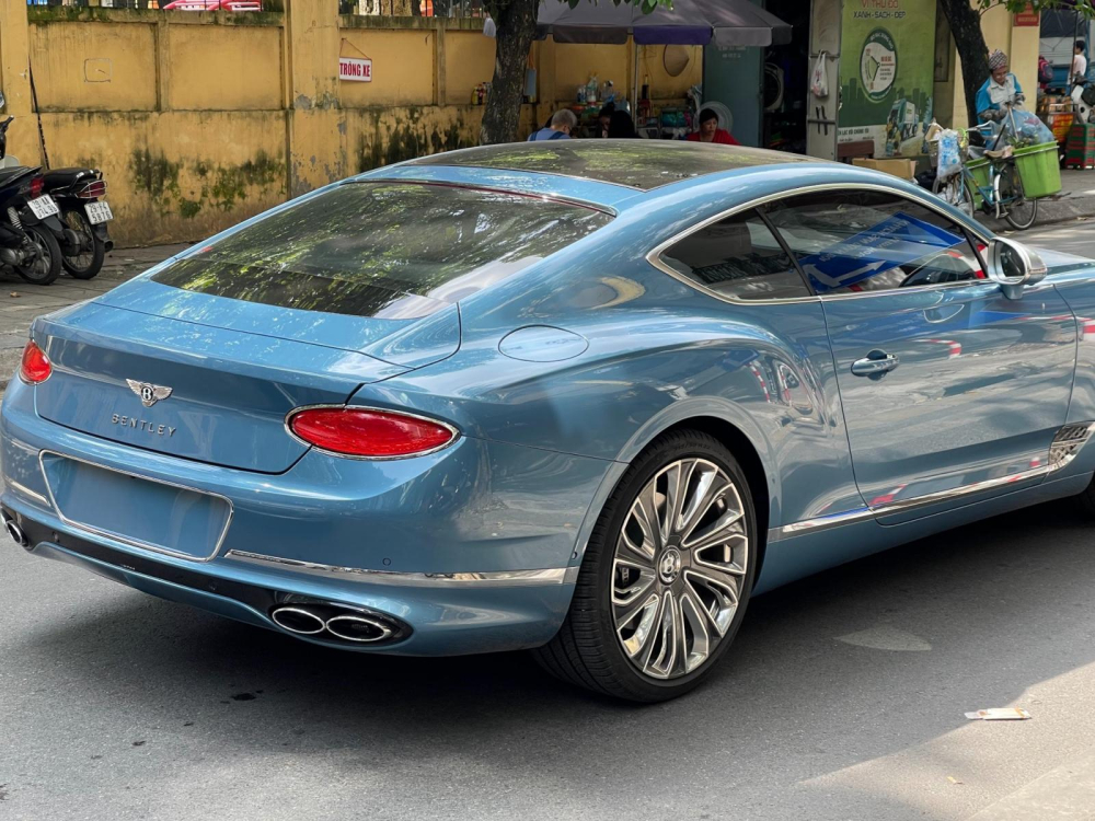 Ống xả kép tiết lộ chiếc xe Bentley Continental GT Mulliner này thuộc bản V8 Ống xả kép tiết lộ chiếc xe Bentley Continental GT Mulliner này thuộc bản V8