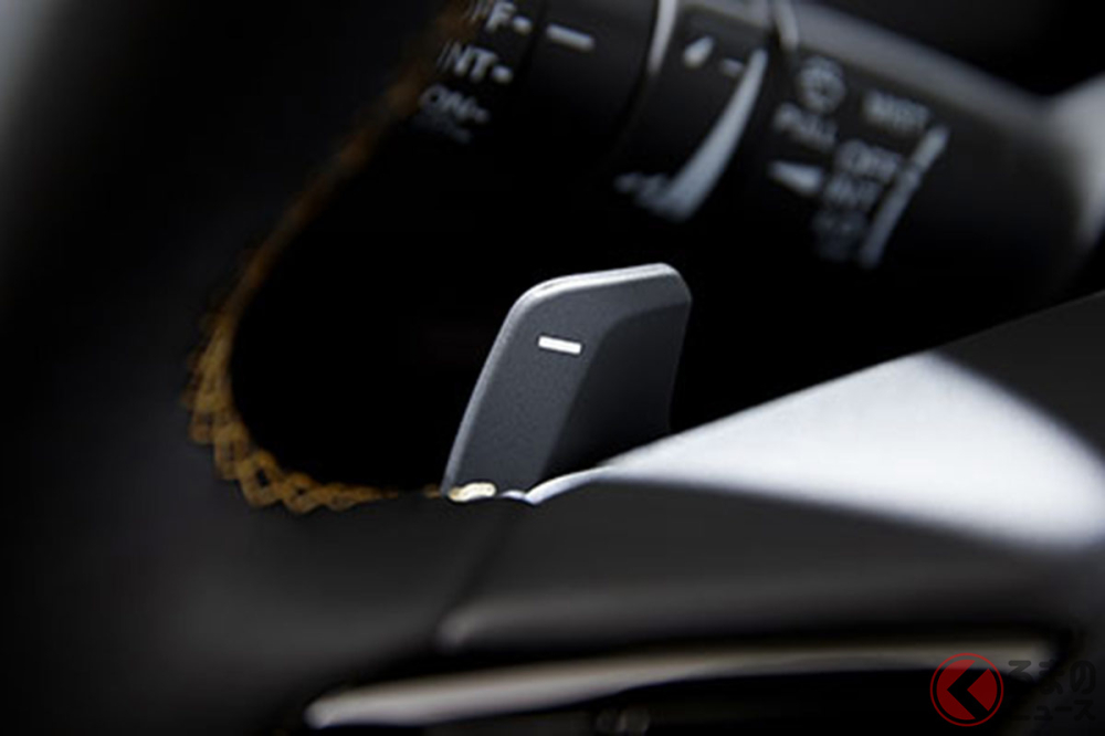 Lẫy chỉnh hệ thống phanh t&aacute;i sinh năng lượng sau v&ocirc; lăng của Honda Jazz RS 2023