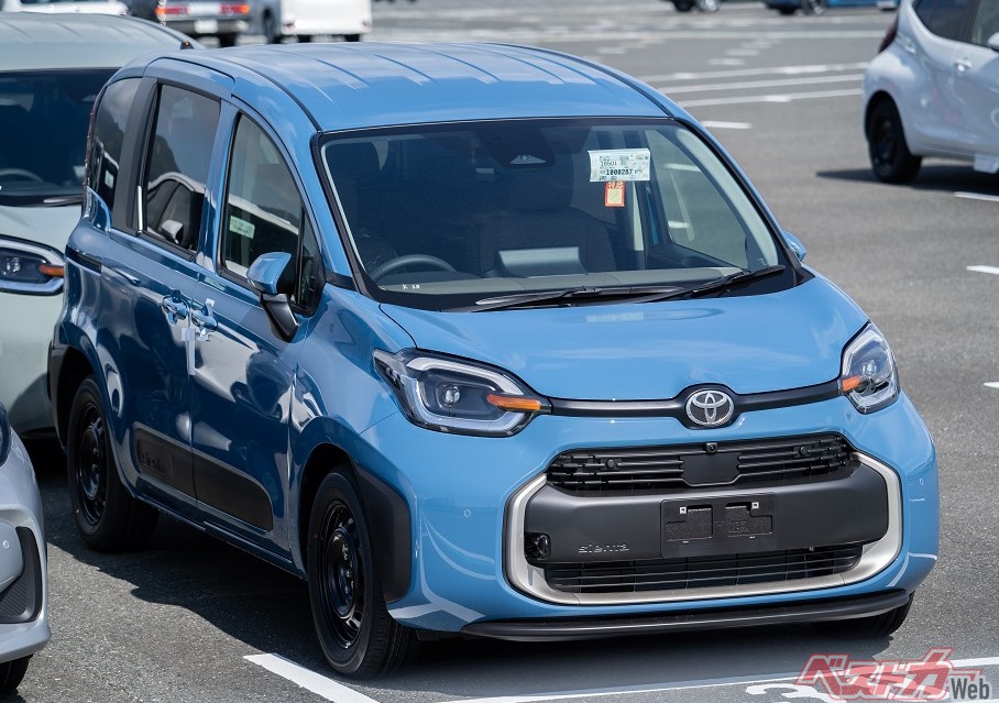 Cận cảnh thiết kế đầu xe của Toyota Sienta 2023 