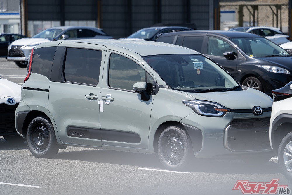 Toyota Sienta 2023 có cả hệ dẫn động 1 cầu và 2 cầu, tùy phiên bản