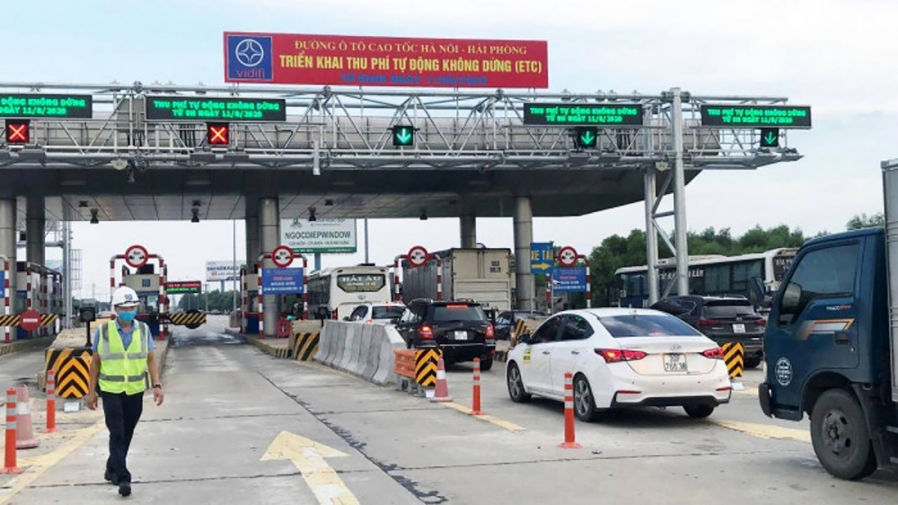 Thần chú để đi qua trạm ETC an toàn, không bị barie đập chính là: Chậm mà chắc. Thần chú để đi qua trạm ETC an toàn, không bị barie đập chính là: Chậm mà chắc.
