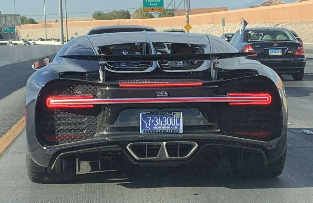 2 chiếc xe Bugatti Chiron với biển số Montana giúp các đại gia không phải mất 4,1 tỷ đồng tiền thuế so với việc ra biển California 2 chiếc xe Bugatti Chiron với biển số Montana giúp các đại gia không phải mất 4,1 tỷ đồng tiền thuế so với việc ra biển California