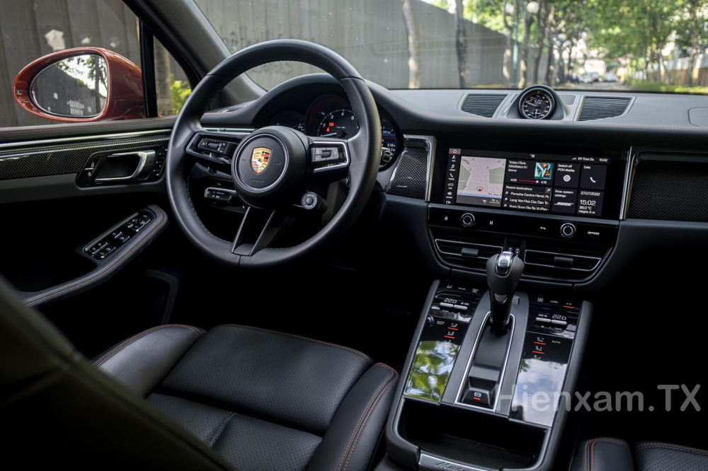 Nội thất bên trong Porsche Macan 2022 đã có sự thay đổi nối tiếp những người anh em như Cayenne hay Panamera.