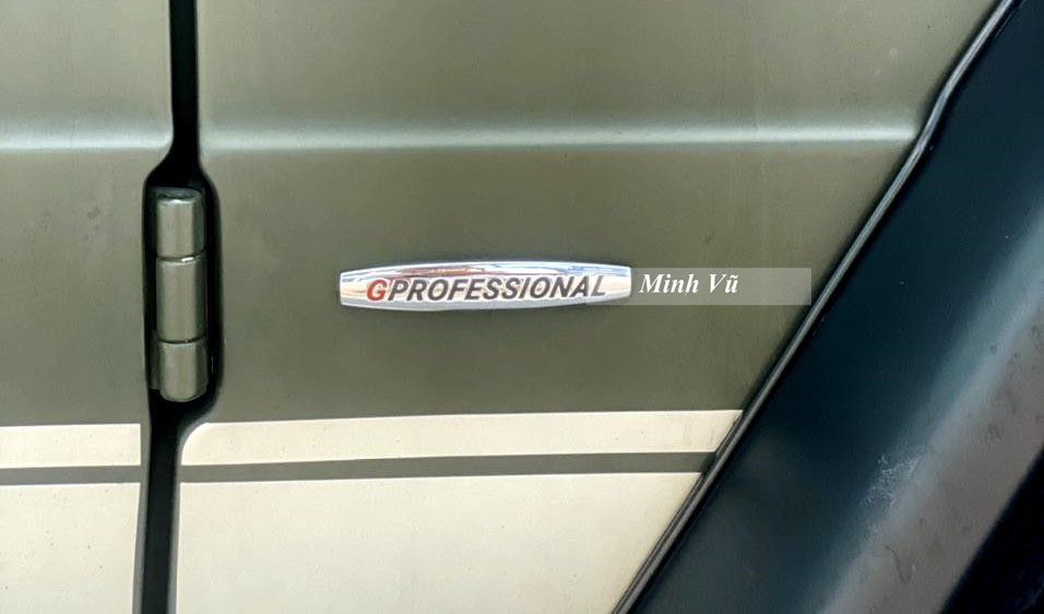 Trái ngược nhiều xe Mercedes-Benz G63 AMG hay G55 AMG mình sử dụng sử dụng động cơ xăng, chiếc xe SUV Mercedes G300 CDI Professional mới được ông Đặng Lê Nguyên Vũ mua về sưu tầm lại được trang bị động cơ dầu diesel, dung tích 3.0 lít, sản sinh ra công suất tối đa 181 mã lực tại vòng tua máy 3.800 vòng/phút và mô-men xoắn cực đại của xe đạt 400 Nm ở dải vòng tua máy từ 1.600 đến 2.800 vòng/phút. Trái ngược nhiều xe Mercedes-Benz G63 AMG hay G55 AMG mình sử dụng sử dụng động cơ xăng, chiếc xe SUV Mercedes G300 CDI Professional mới được ông Đặng Lê Nguyên Vũ mua về sưu tầm lại được trang bị động cơ dầu diesel, dung tích 3.0 lít, sản sinh ra công suất tối đa 181 mã lực tại vòng tua máy 3.800 vòng/phút và mô-men xoắn cực đại của xe đạt 400 Nm ở dải vòng tua máy từ 1.600 đến 2.800 vòng/phút.