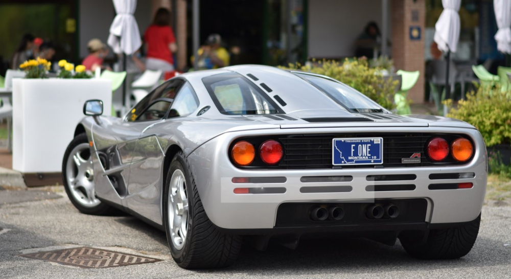 McLaren F1 tại sự kiện ở Ý dù mang biển số của Montana, nếu chiếc xe này đeo biển của các tiểu bang đang thu thuế 7,2 %, số tiền thuế mà chủ xe phải nộp từ 16 đến 22 tỷ đồng McLaren F1 tại sự kiện ở Ý dù mang biển số của Montana, nếu chiếc xe này đeo biển của các tiểu bang đang thu thuế 7,2 %, số tiền thuế mà chủ xe phải nộp từ 16 đến 22 tỷ đồng