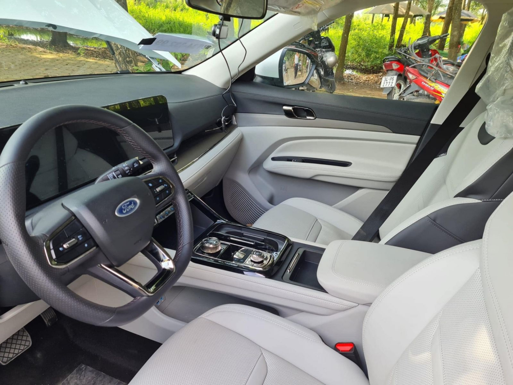 Ford Territory 2023 dành cho Việt Nam lần đầu tiên lộ nội thất với màn hình cỡ lớn Ford Territory 2023 dành cho Việt Nam lần đầu tiên lộ nội thất với màn hình cỡ lớn