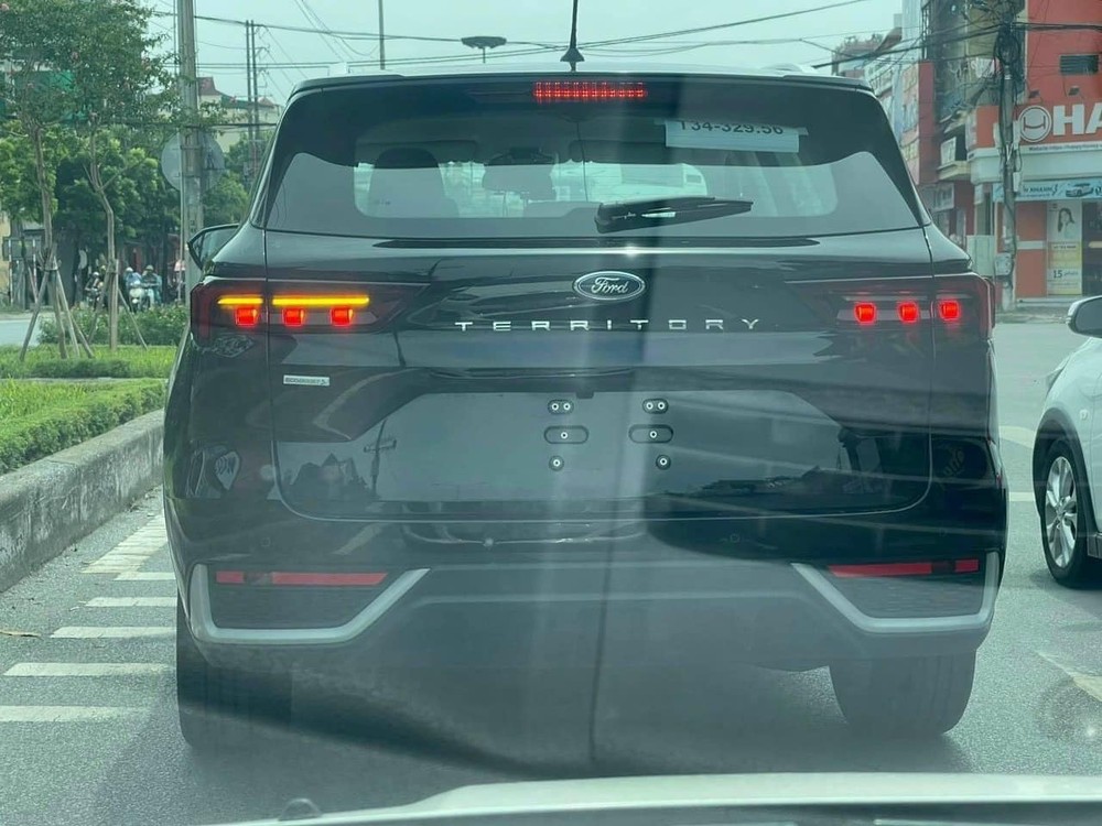 Ford Territory 2023 nhìn từ phía sau Ford Territory 2023 nhìn từ phía sau