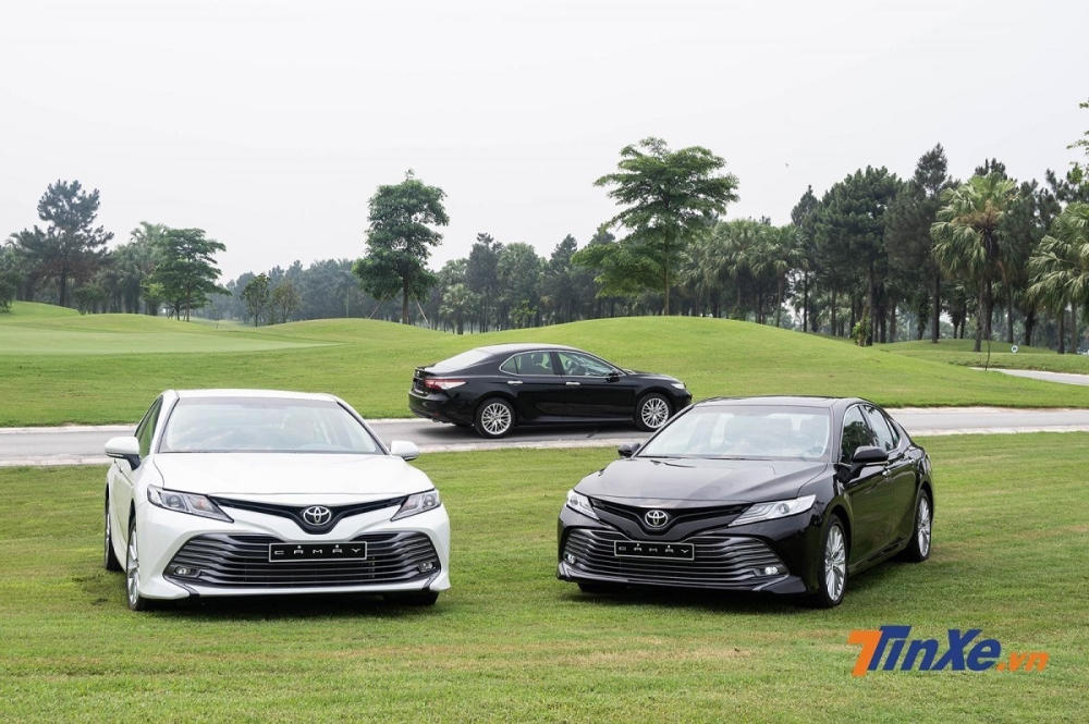 Thế hệ mới của Toyota Camry khi ra mắt tại Việt Nam vào năm 2019. Thế hệ mới của Toyota Camry khi ra mắt tại Việt Nam vào năm 2019.