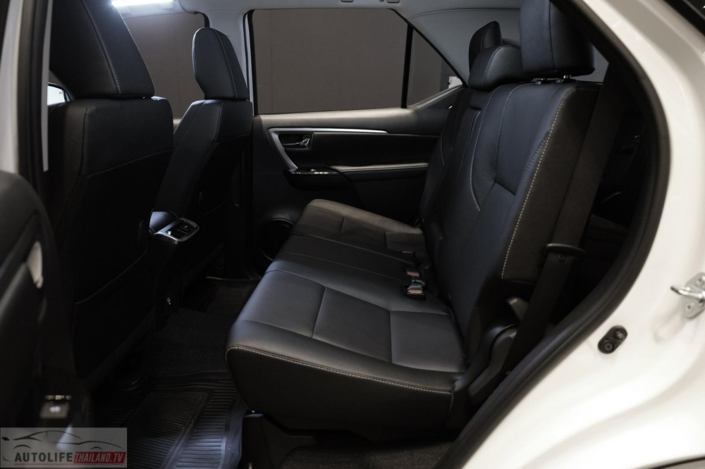 Hàng ghế giữa của Toyota Fortuner Leader 2023 Hàng ghế giữa của Toyota Fortuner Leader 2023