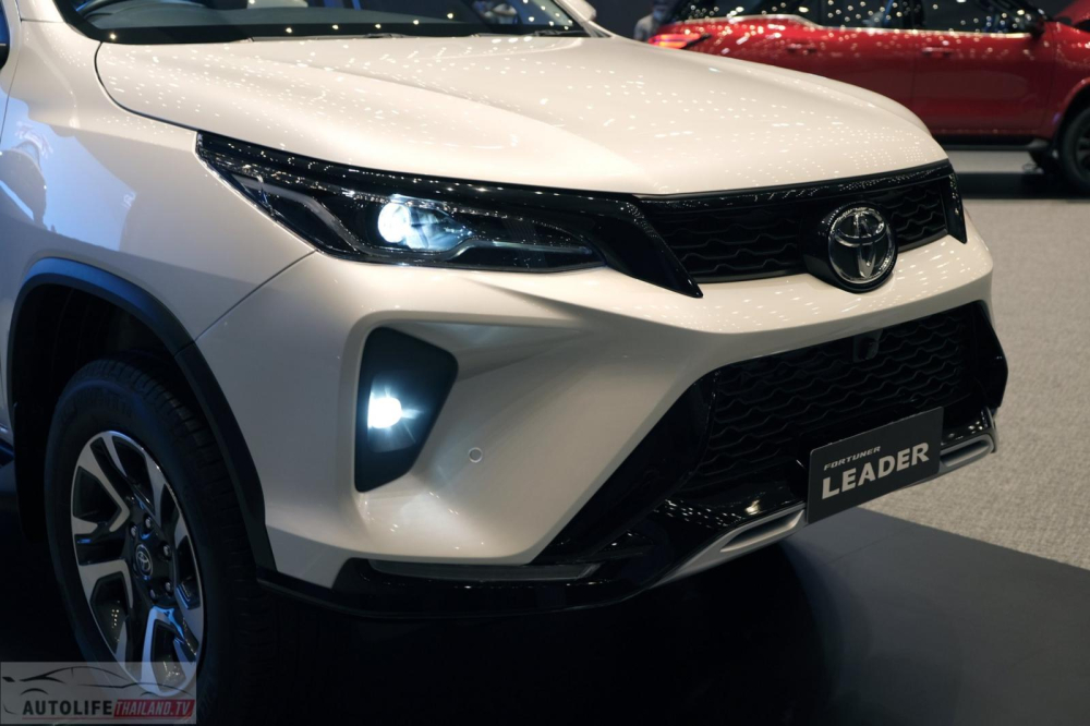 Cận cảnh thiết kế đầu xe của Toyota Fortuner Leader 2023 Cận cảnh thiết kế đầu xe của Toyota Fortuner Leader 2023
