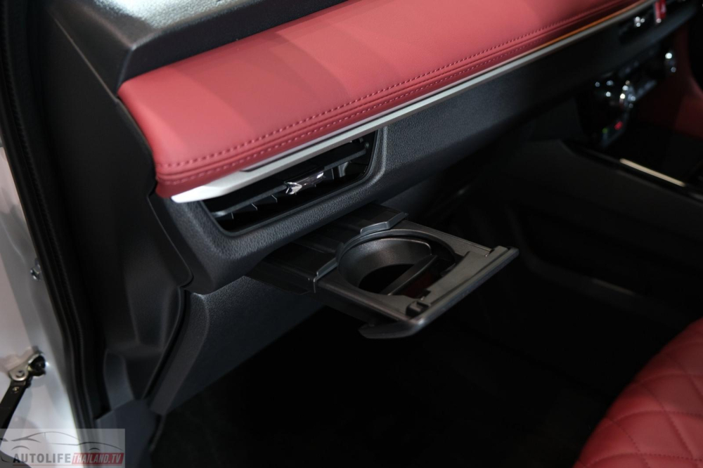 Ngăn đựng cốc của Toyota Vios Premium Luxury 2023 Ngăn đựng cốc của Toyota Vios Premium Luxury 2023