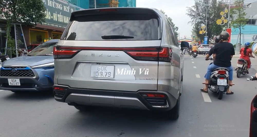Giới nhà giàu tại Đồng Nai rất quan tâm dòng xe SUV hạng sang cỡ lớn của Lexus, trước LX600 là nhiều phiên bản của LX570 đã xuất hiện tại tỉnh thành này Giới nhà giàu tại Đồng Nai rất quan tâm dòng xe SUV hạng sang cỡ lớn của Lexus, trước LX600 là nhiều phiên bản của LX570 đã xuất hiện tại tỉnh thành này