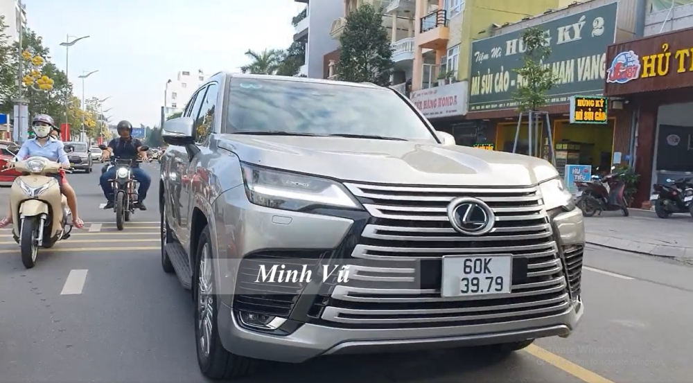 Chiếc xe xe Lexus LX600 thế hệ mới này của doanh nhân Đồng Nai có biển số thần tài nhỏ và lớn Chiếc xe xe Lexus LX600 thế hệ mới này của doanh nhân Đồng Nai có biển số thần tài nhỏ và lớn