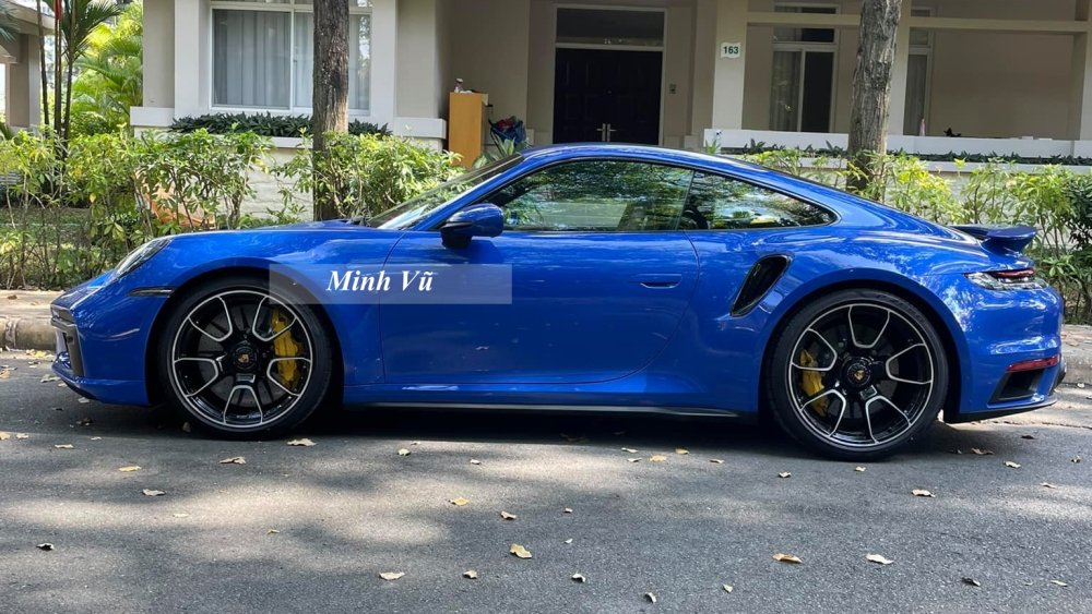 Chiếc Porsche 911 Turbo S thế hệ 992 này có màu Nogaro Blue, riêng bộ áo hàng độc này tiêu tốn của chủ xe 714 triệu đồng Chiếc Porsche 911 Turbo S thế hệ 992 này có màu Nogaro Blue, riêng bộ áo hàng độc này tiêu tốn của chủ xe 714 triệu đồng