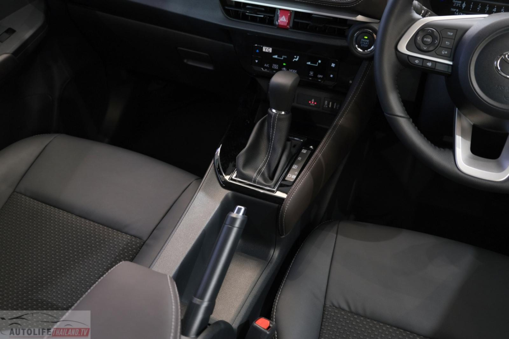 Toyota Vios Smart 2023 vẫn dùng phanh tay cơ