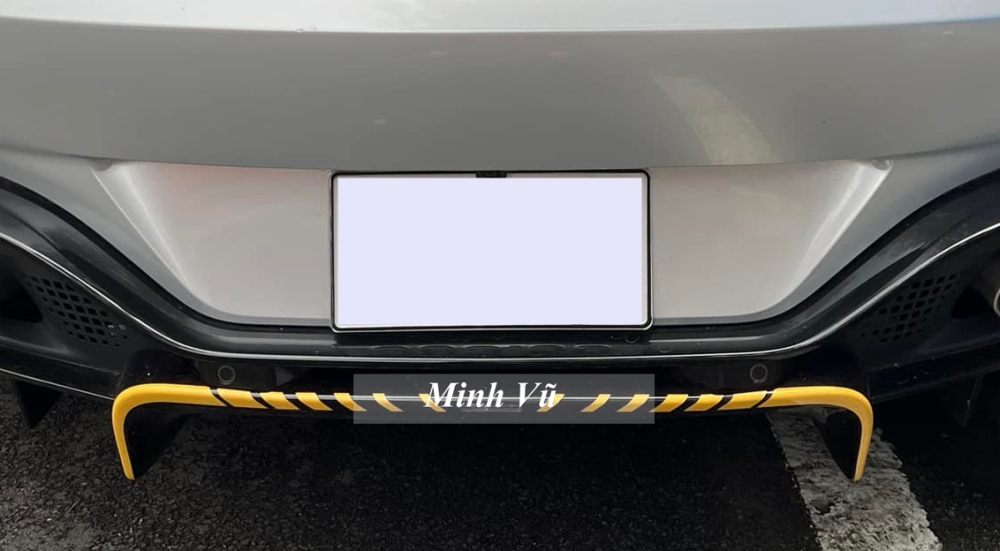 Sọc màu vàng là điểm nhấn của xe Aston Martin Vantage 007 Edition Sọc màu vàng là điểm nhấn của xe Aston Martin Vantage 007 Edition