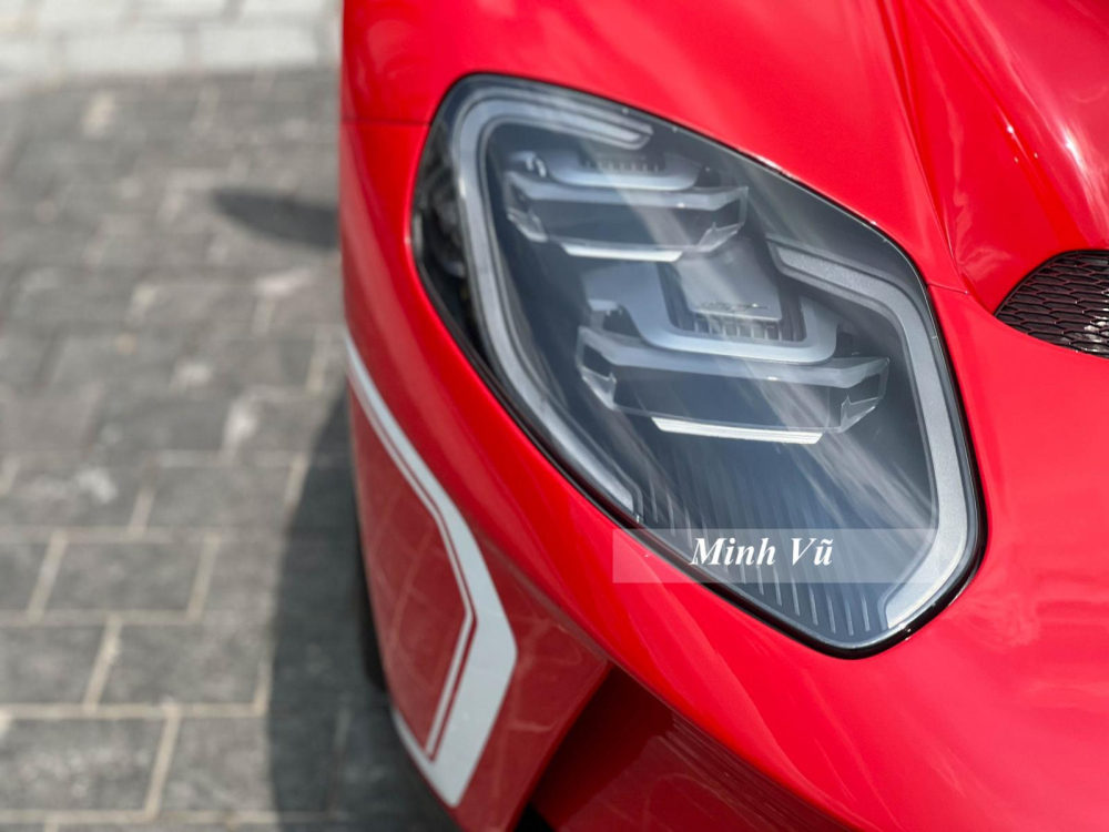 Siêu xe giới hạn Ford GT '67 Heritage Edition được trang bị dèn pha LED Siêu xe giới hạn Ford GT '67 Heritage Edition được trang bị dèn pha LED