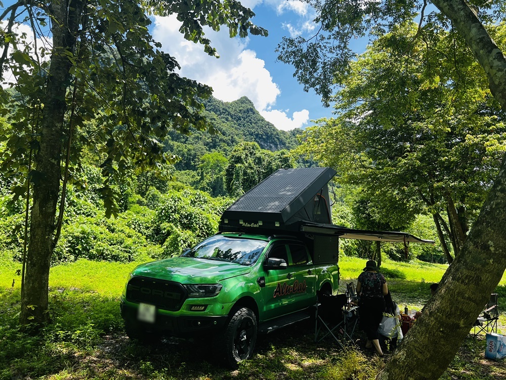 Với những ai yêu thiên nhiên, muốn sống gần với núi non, sông suối thì du lịch camping là một lựa chọn tuyệt vời. Với những ai yêu thiên nhiên, muốn sống gần với núi non, sông suối thì du lịch camping là một lựa chọn tuyệt vời.