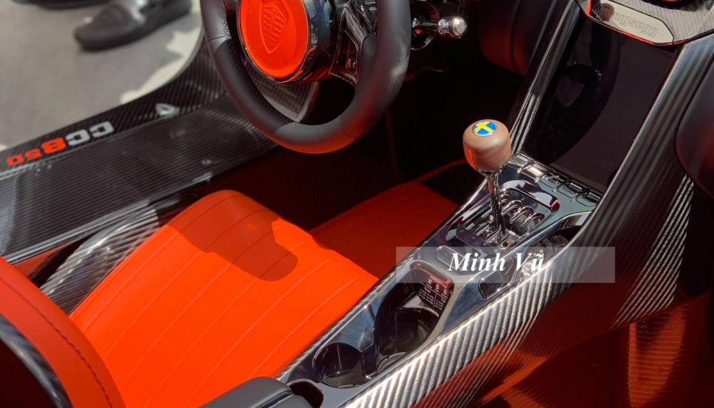 Cận cảnh số sàn giả lập trên xe Koenigsegg CC850 Cận cảnh số sàn giả lập trên xe Koenigsegg CC850