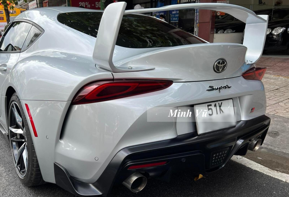 Mẫu xe thể thao Toyota GR Supra được phát triển với sự hợp tác của BMW, trong đó, xe nhận được sự chia sẻ nền tảng với chiếc xe thể thao mui trần BMW Z4 thế hệ G29 đang được bán chính hãng tại Việt Nam với mức giá 3,41 tỷ đồng. Cả hai chiếc xe đều được sản xuất tại nhà máy Magna Steyr ở Graz, Áo. Mẫu xe thể thao Toyota GR Supra được phát triển với sự hợp tác của BMW, trong đó, xe nhận được sự chia sẻ nền tảng với chiếc xe thể thao mui trần BMW Z4 thế hệ G29 đang được bán chính hãng tại Việt Nam với mức giá 3,41 tỷ đồng. Cả hai chiếc xe đều được sản xuất tại nhà máy Magna Steyr ở Graz, Áo.