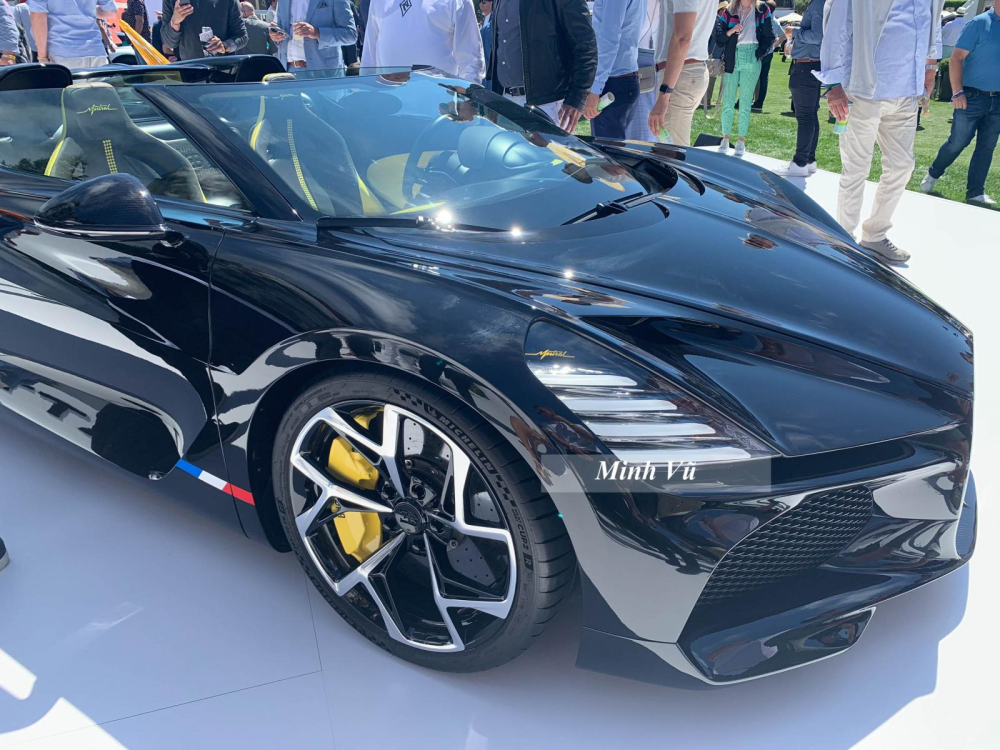 Sau 2 năm cho ra mắt mẫu siêu xe mới Bolide với 40 xe sản xuất trên toàn cầu đi kèm mức giá bán 4 triệu Euro, hãng xe Bugatti lại 1 lần nữa khiến các đại gia cũng như nhà sưu tập đứng ngồi không yên khi vén màn Mistral Roadster, siêu xe mui trần mới nhất và có thể là khép lại kỷ nguyên của động cơ W16 đình đám. Sau 2 năm cho ra mắt mẫu siêu xe mới Bolide với 40 xe sản xuất trên toàn cầu đi kèm mức giá bán 4 triệu Euro, hãng xe Bugatti lại 1 lần nữa khiến các đại gia cũng như nhà sưu tập đứng ngồi không yên khi vén màn Mistral Roadster, siêu xe mui trần mới nhất và có thể là khép lại kỷ nguyên của động cơ W16 đình đám.