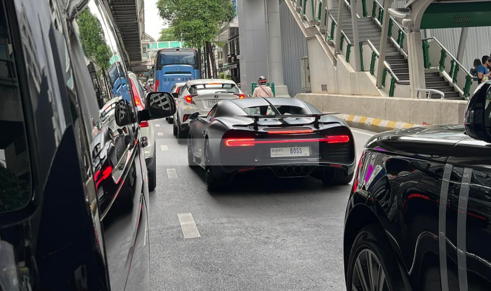 Siêu phẩm Bugatti Chiron Sport 110 Ans Edition mang biển số Campuchia trên đường phố Thái Lan