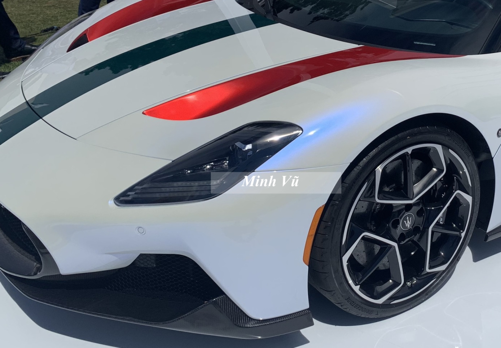 Không chỉ có màu sơn mà chương trình Maserati Fuoriserie còn đưa ra nhiều đồ chơi hấp dẫn khác như mâm, tùy chọn carbon hay nội thất thể thao hơn.