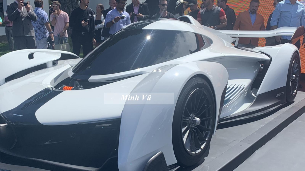 Không có con số nào được tiết lộ về giá bán của McLaren Solus GT nhưng nhiều người đồn đoán có thể trên 3,5 triệu đô la. Như vậy, không còn là xe đua ảo, McLaren đã cho ra mắt Solus GT