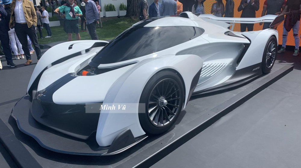  Thay vào đó, McLaren Solus GT gợi nhớ về thiết kế của chiếc xe Ultimate Vision GT xuất hiện trong game Gran Turismo Sport năm 2017, một siêu xe đua ảo và nay xuất hiện ngoài đời thực, lại còn được sản xuất để phục vụ các khách hàng VIP của McLaren.