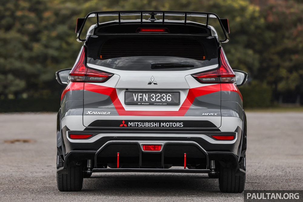 Chiếc Mitsubishi Xpander độ còn có bộ khuếch tán gió cỡ lớn phía sau