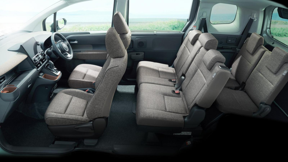 Toyota Sienta 2023 c&oacute; cả phi&ecirc;n bản 5 chỗ lẫn 7 chỗ