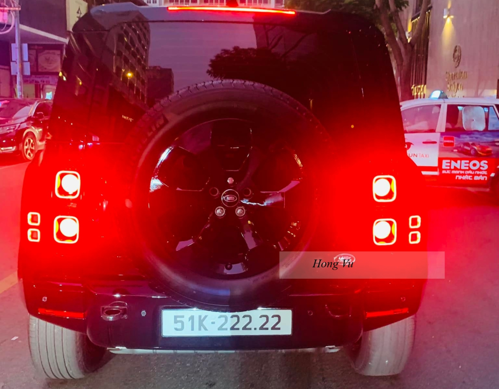 Xe đẹp như Land Rover Defender X Black Edition lại còn đi kèm biển ngũ quý khiến không ít người thích thú Xe đẹp như Land Rover Defender X Black Edition lại còn đi kèm biển ngũ quý khiến không ít người thích thú