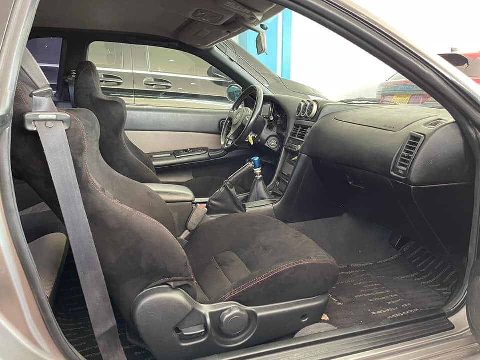 Dòng xe thể thao Nissan Skyline GT-R R34 được sản xuất cách đây hơn 20 năm và từng được mệnh danh siêu xe đường phố, xe sử dụng khối động cơ 6 xi-lanh thẳng hàng, tăng áp kép, dung tích 2.6 lít, sản sinh công suất tối đa 276 mã lực và mô-men xoắn cực đại 400 Nm. Dòng xe thể thao Nissan Skyline GT-R R34 được sản xuất cách đây hơn 20 năm và từng được mệnh danh siêu xe đường phố, xe sử dụng khối động cơ 6 xi-lanh thẳng hàng, tăng áp kép, dung tích 2.6 lít, sản sinh công suất tối đa 276 mã lực và mô-men xoắn cực đại 400 Nm.