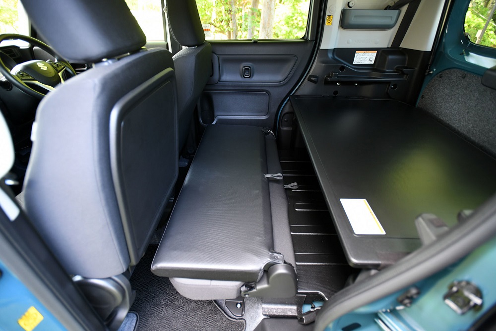 Ghế sau khá nhỏ của Suzuki Spacia Base 2023 Ghế sau khá nhỏ của Suzuki Spacia Base 2023