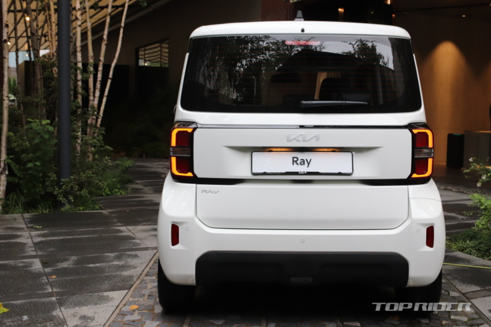 Kia Ray 2023 nhìn từ phía sau Kia Ray 2023 nhìn từ phía sau