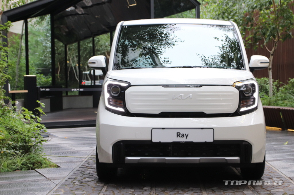 Cận cảnh đầu xe của Kia Ray 2023 Cận cảnh đầu xe của Kia Ray 2023